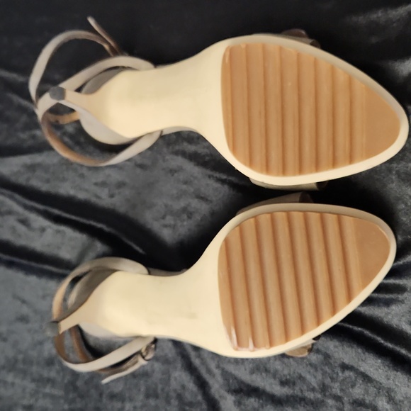 CLEARANCE SALE! Steller McCartney Suede Heels - Picture 8 of 14